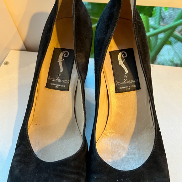 Black suede shoes size 9 1/2 made in Venice Italy . - Picture 4 of 4